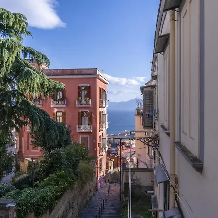 Via Annibale Caccavello 10 - Primo Piano *