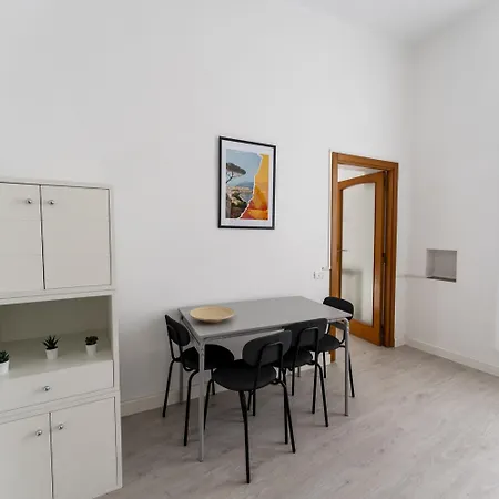 Via Annibale Caccavello 10 - Primo Piano Apartamento Nápoles