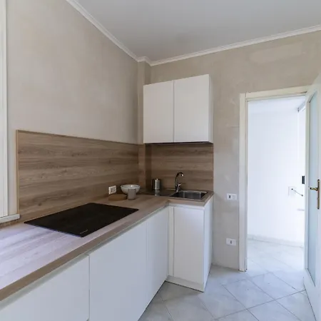 Via Annibale Caccavello 10 - Primo Piano Apartamento *