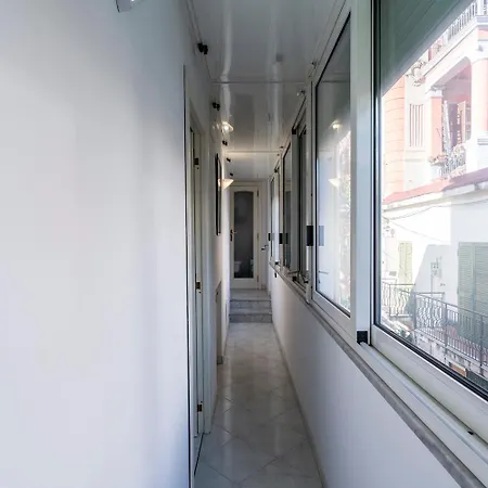 Via Annibale Caccavello 10 - Primo Piano Apartment *